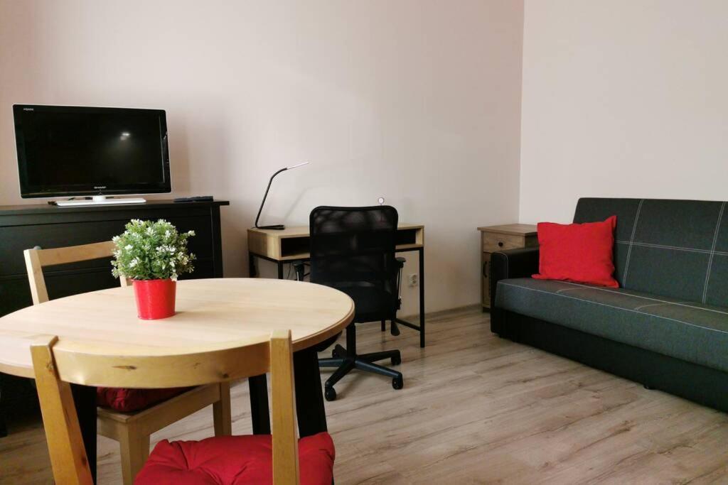 Little Big Red - Central Modern Studio Krakow Dış mekan fotoğraf